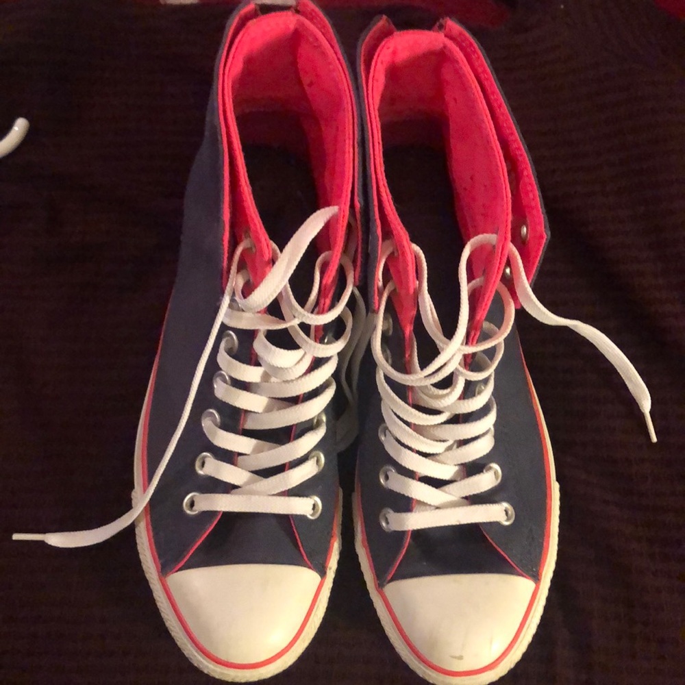 Woman’s converse size 10 gently used.